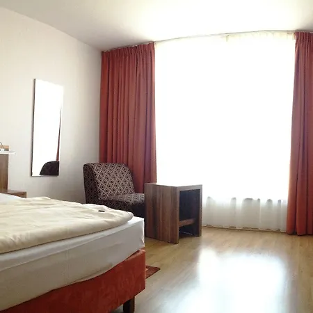 Meridian ***superior מלון